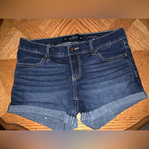 Hollister Low-Rise Midi Short - Picture 2 of 4